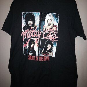 BLACK MOTLEY CRUE SHOUT AT THE DEVIL GROUP T SHIRT SIZE LARGE